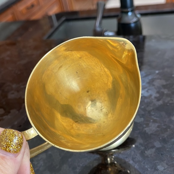 Vintage dirilyte sugar bowl and creamer set brass finish . Needs a good polish - Picture 5 of 11